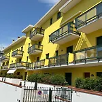Condominio Nevada a pochi passi dal mare da Agenzia Colla Jesolo