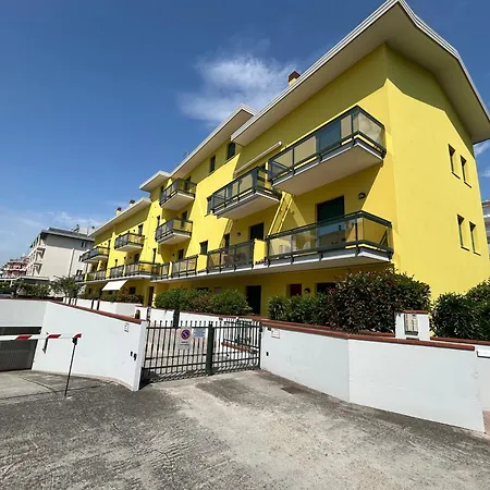 Appartamento Nevada A Pochi Passi Dal Mare Da Agenzia Colla *